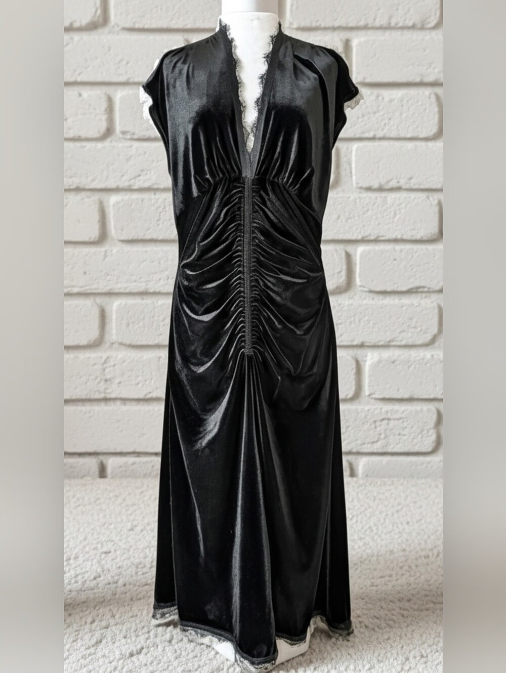 Vintage Jonathan Martin Studio         Black Velvet Ruched V-Neck Dress Size 14
